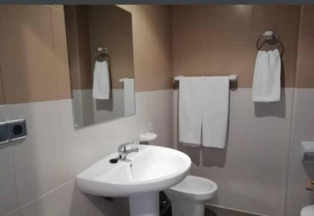 Hotel Pisuerga Proaza Zewnętrze zdjęcie